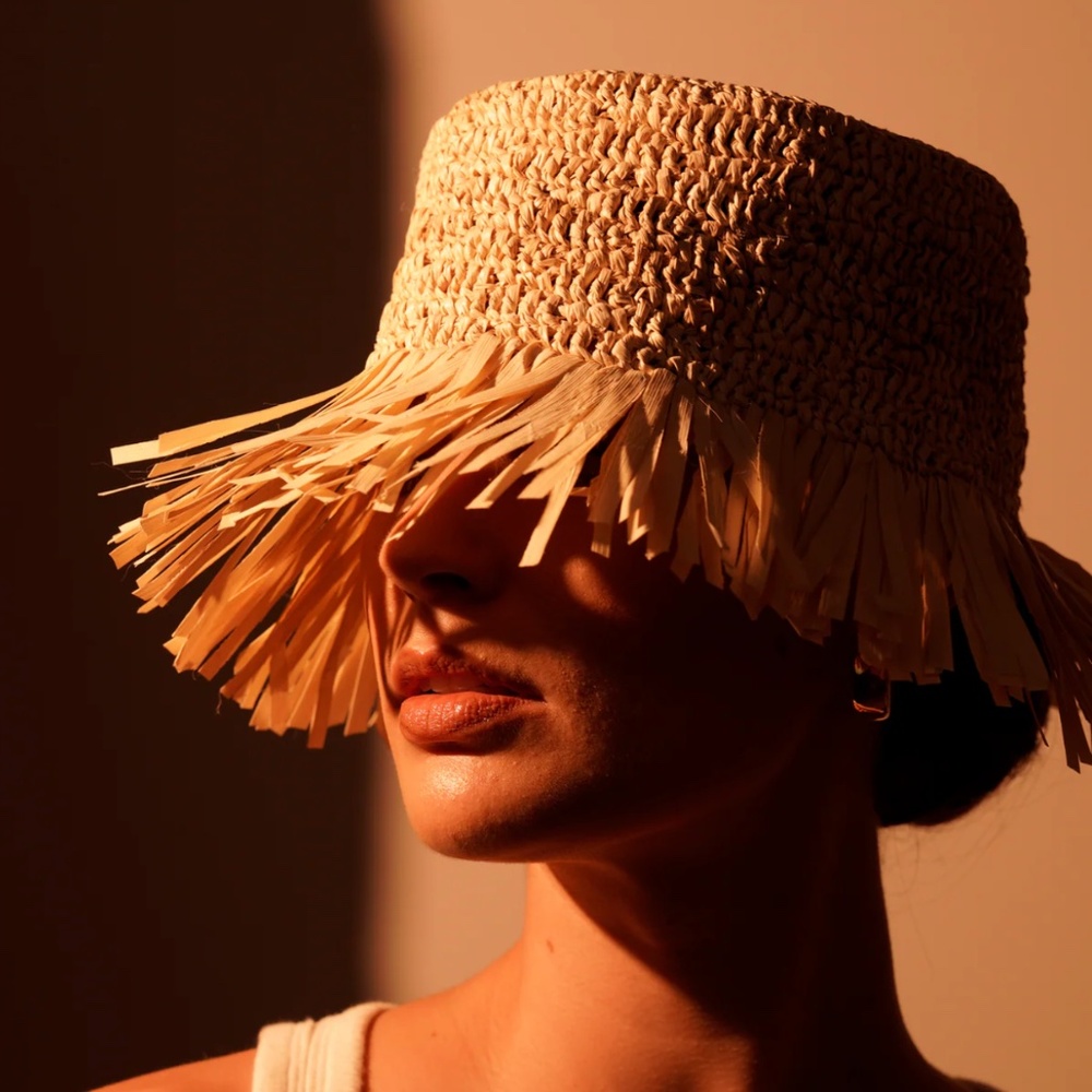 NWT Artesano Isola Fringe Bucket Hat - Picture 2 of 3